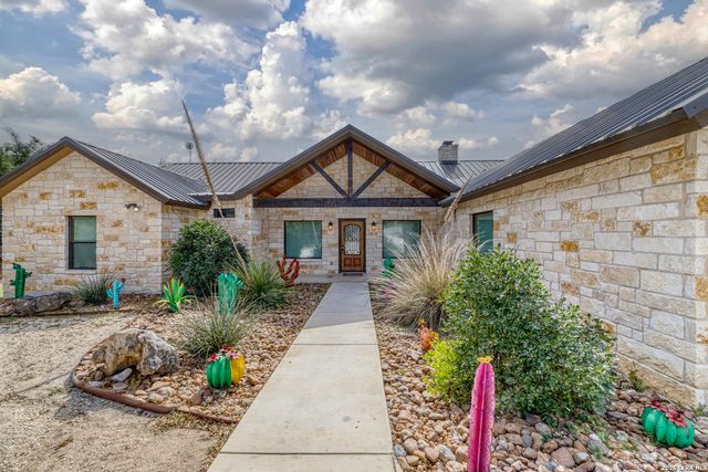 274 Mountain Laurel, Concan, TX 78838