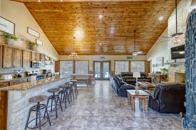 274 Mountain Laurel, Concan, TX 78838