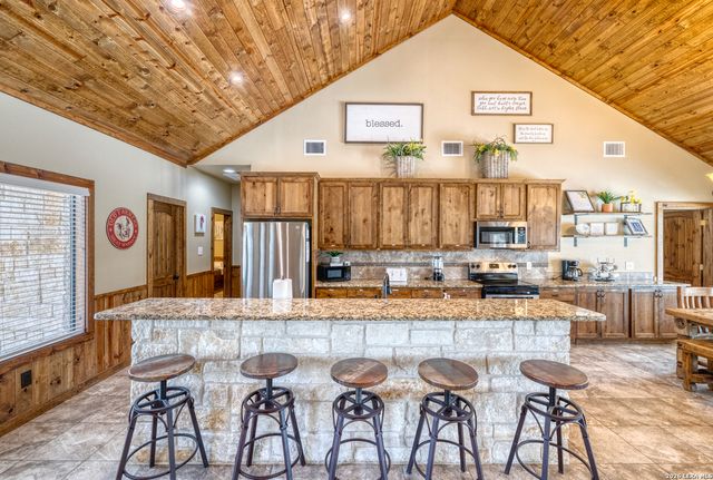 274 Mountain Laurel, Concan, TX 78838