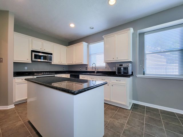 3504 Oak Landing, Conroe, TX 77304