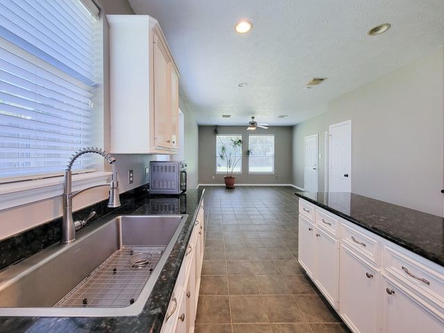3504 Oak Landing, Conroe, TX 77304