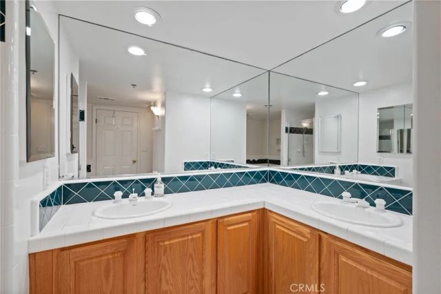 669 W 40th 2, San Pedro, CA 90731