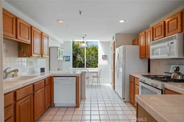 669 W 40th 2, San Pedro, CA 90731