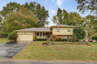 2047 West Blakey Street, Springfield, MO 65810