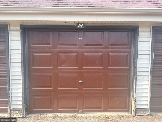 7226 72nd Lane N 210, Brooklyn Park, MN 55428