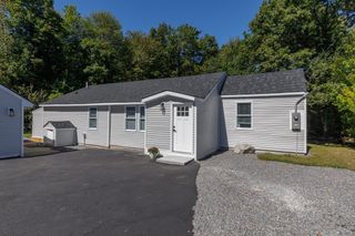 88 Hunt Road, Kingston, NH 03848