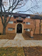 18555 HICKORY Court 18, Lansing, IL 60438