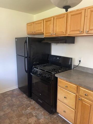 8375 Hillcrest Boulevard, Westland, MI 48185