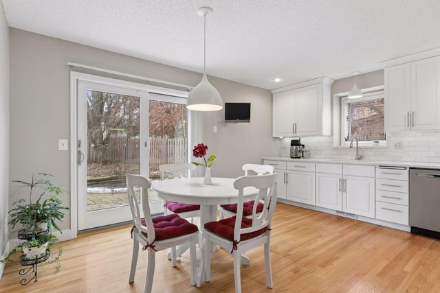 138 White Oaks Lane, Vadnais Heights, MN 55127