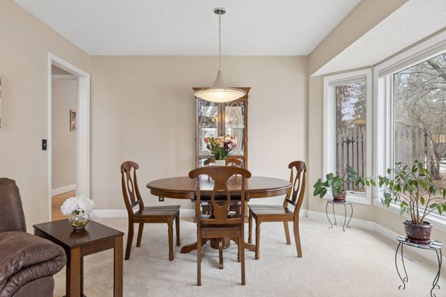 138 White Oaks Lane, Vadnais Heights, MN 55127