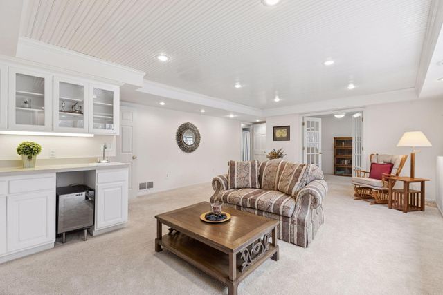 138 White Oaks Lane, Vadnais Heights, MN 55127