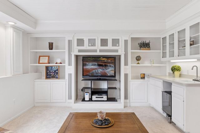 138 White Oaks Lane, Vadnais Heights, MN 55127