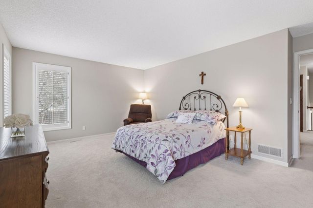 138 White Oaks Lane, Vadnais Heights, MN 55127