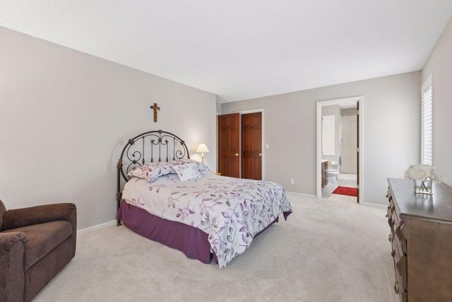 138 White Oaks Lane, Vadnais Heights, MN 55127