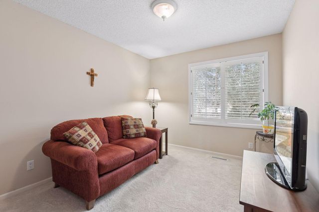 138 White Oaks Lane, Vadnais Heights, MN 55127