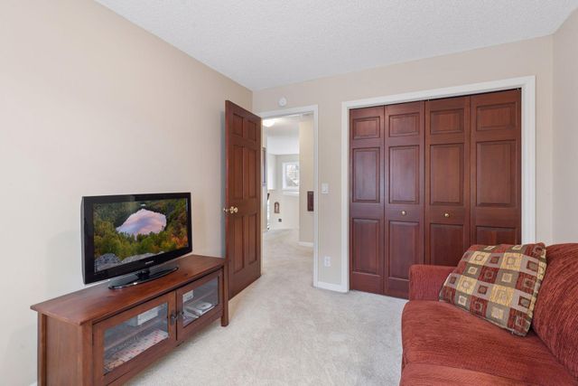 138 White Oaks Lane, Vadnais Heights, MN 55127