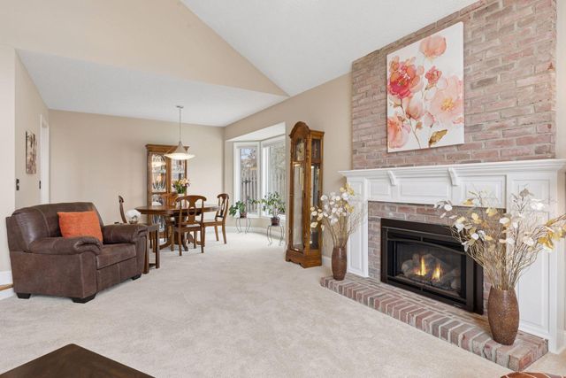 138 White Oaks Lane, Vadnais Heights, MN 55127