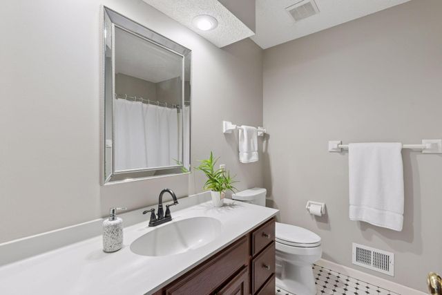 138 White Oaks Lane, Vadnais Heights, MN 55127