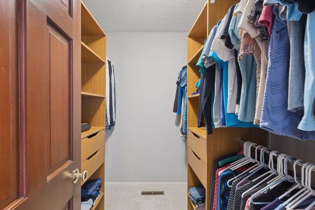 138 White Oaks Lane, Vadnais Heights, MN 55127