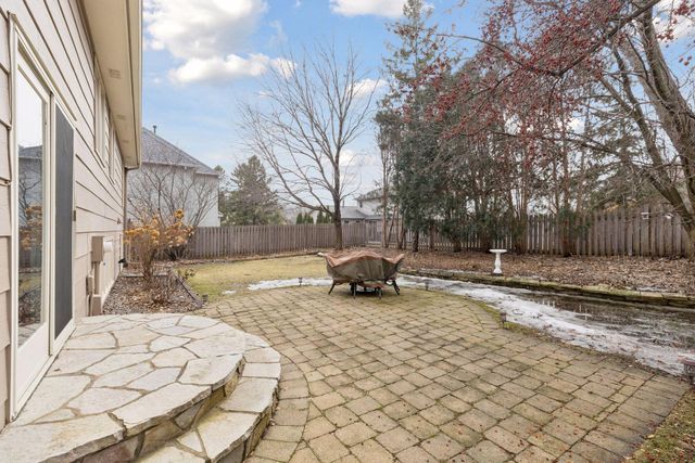 138 White Oaks Lane, Vadnais Heights, MN 55127