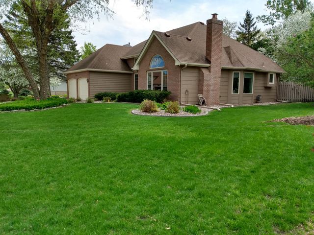 138 White Oaks Lane, Vadnais Heights, MN 55127