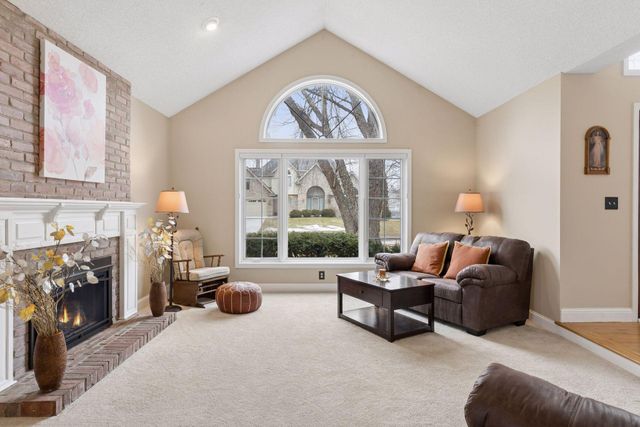 138 White Oaks Lane, Vadnais Heights, MN 55127