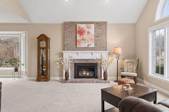 138 White Oaks Lane, Vadnais Heights, MN 55127