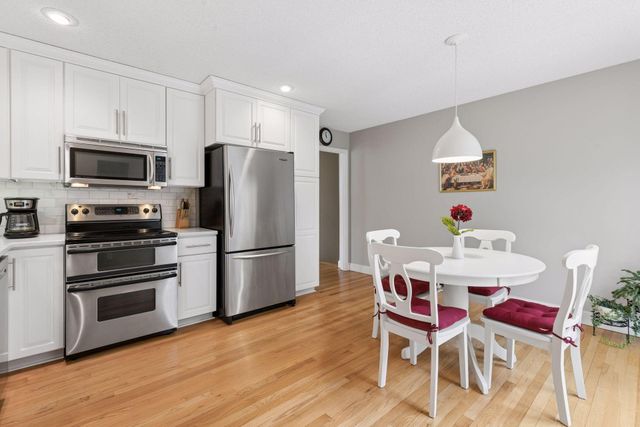 138 White Oaks Lane, Vadnais Heights, MN 55127