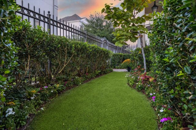 220 Morningside Park Street, Houston, TX 77024