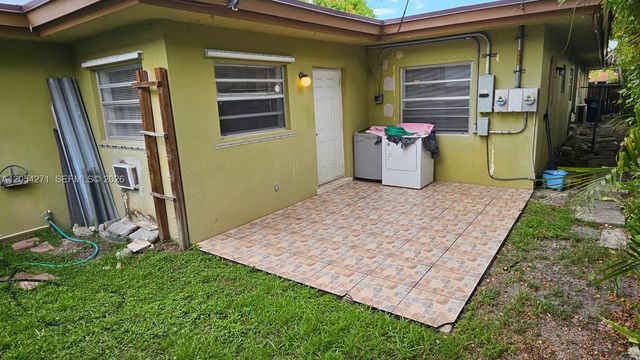 808 NE 10th St 3, Hallandale Beach, FL 33009