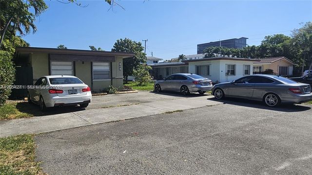 808 NE 10th St 3, Hallandale Beach, FL 33009