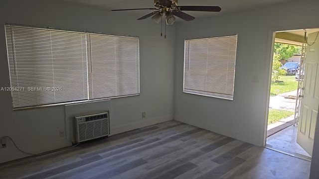 808 NE 10th St 3, Hallandale Beach, FL 33009