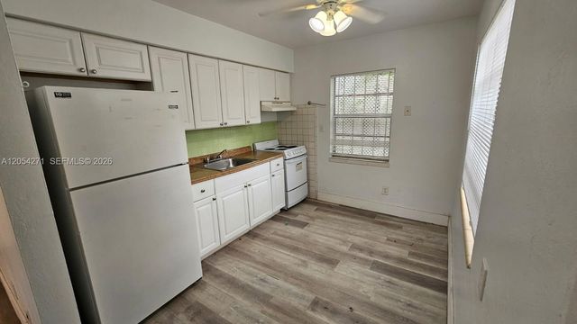 808 NE 10th St 3, Hallandale Beach, FL 33009