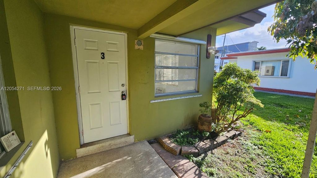 808 NE 10th St 3, Hallandale Beach, FL 33009