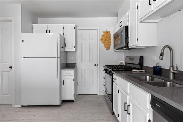 1606 Stratford Court C2, Wheeling, IL 60090