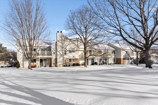 1606 Stratford Court C2, Wheeling, IL 60090