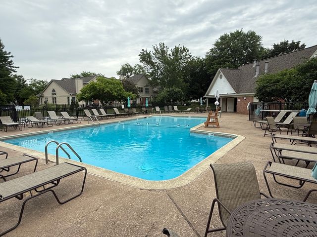 1606 Stratford Court C2, Wheeling, IL 60090