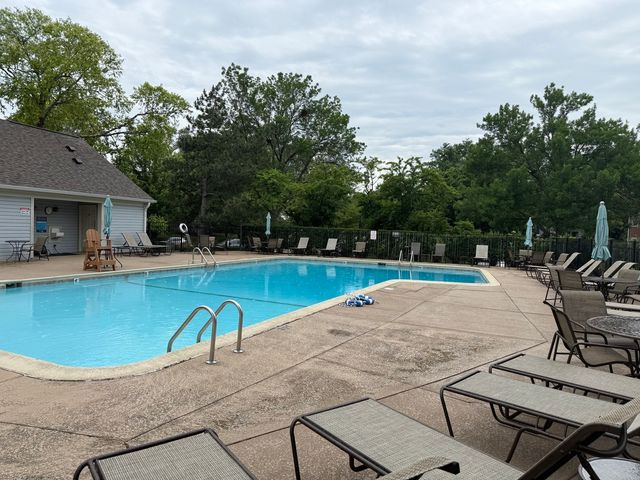 1606 Stratford Court C2, Wheeling, IL 60090