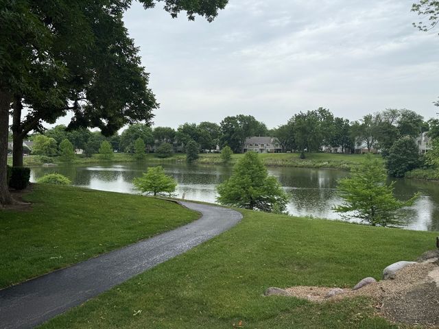 1606 Stratford Court C2, Wheeling, IL 60090