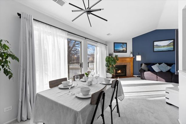 1606 Stratford Court C2, Wheeling, IL 60090