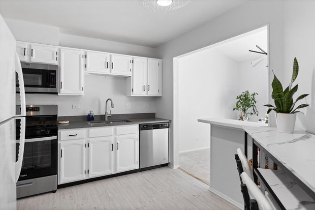 1606 Stratford Court C2, Wheeling, IL 60090