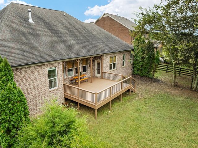 6855 Manor Dr, College Grove, TN 37046