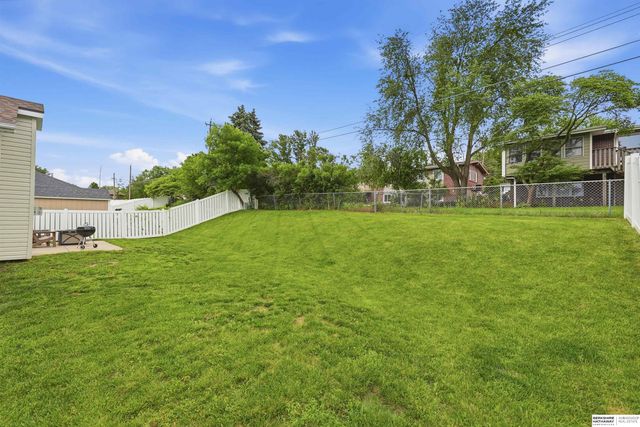 8233 Mackenzie Road, Lincoln, NE 68505