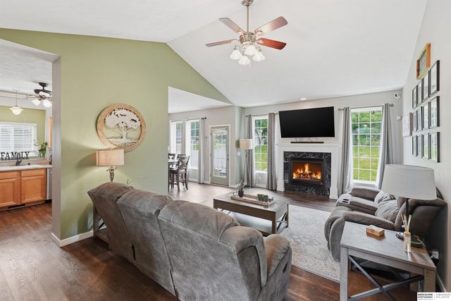 8233 Mackenzie Road, Lincoln, NE 68505