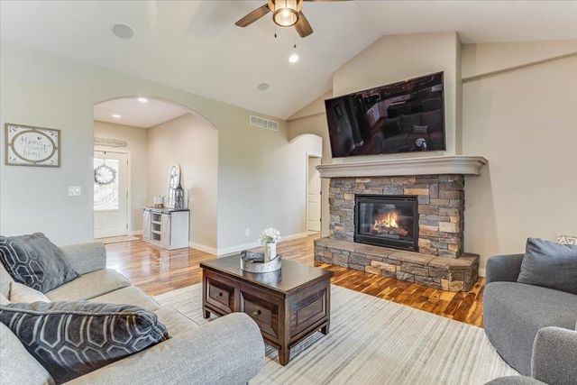 1809 E Elk Ridge Ave, Goddard, KS 67052