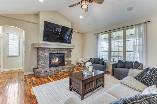 1809 E Elk Ridge Ave, Goddard, KS 67052