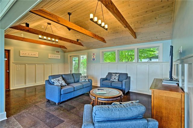 129 Dighton Avenue, Portsmouth, RI 02871