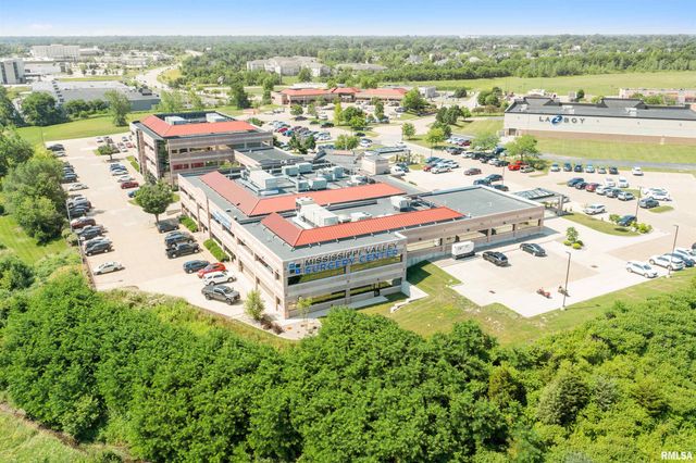 3400 Dexter Ct # 1-105, Davenport, IA 52807