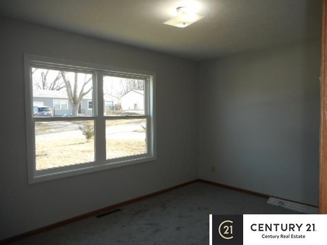 7302 S 41st Street, Bellevue, NE 68147