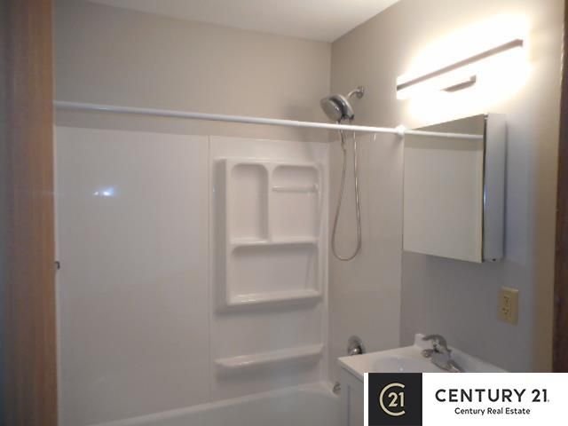 7302 S 41st Street, Bellevue, NE 68147